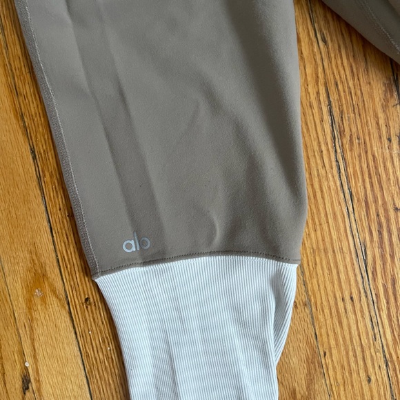 Alo Goddess Leggings (S) - Picture 5 of 6